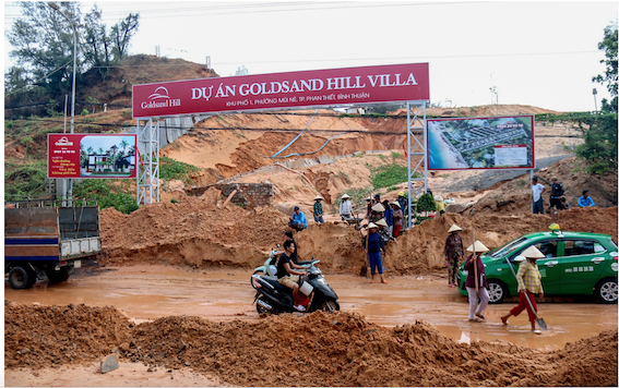 Cát[-]đỏ[-]từ[-]dự[-]án[-]Gold[-]Sand[-]Hill[-]Villa[-]tràn[-]vào[-]nhà[-]dân[-]ở[-]Mũi[-]Né